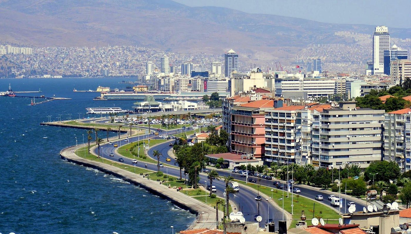 Alsancak’ta Gezilecek Yerler  Kordon, Barlar Sokağı ve Tarihi Yapılar